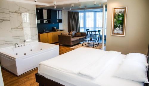 Deluxe Suite with Spa Bath