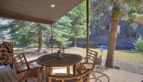 Three-Bedroom Holiday Home 
