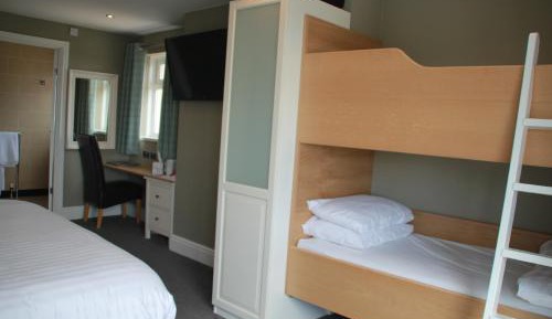 Family Room (2 Adults + 2 Children)