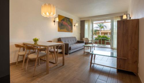 One-Bedroom Apartment with Pool View