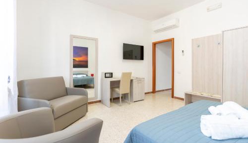 Deluxe Room (2 Adults + 1 Child)
