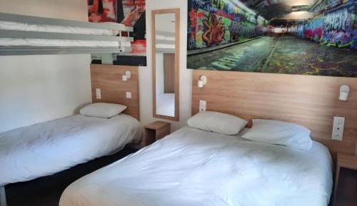 1 Double Bed 2 Single Beds