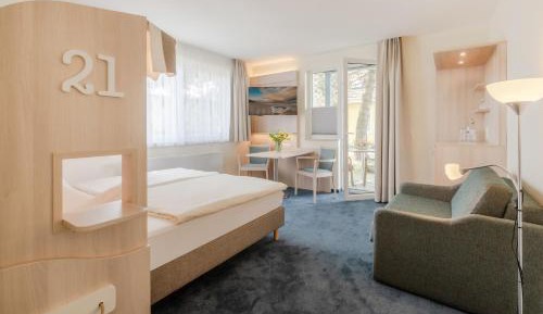 Deluxe Double Room (2 Adults + 1 Child)