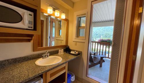 King Room with Balcony - Non Pet Friendly