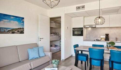 Family Studio | 2 Adults - 3 Children
