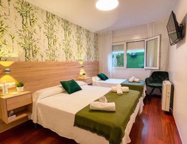 Basic Triple Room with Shared Bathroom