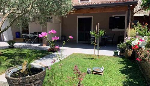 Apartment with Garden View