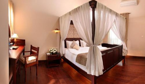 Presidential Pool Suite