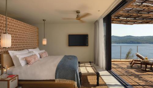 One-Bedroom Suite with Sea View
