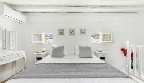 Deluxe Suite with Pool View