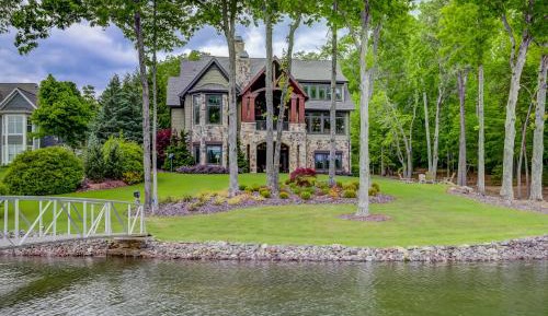 Five Bedroom Holiday Home