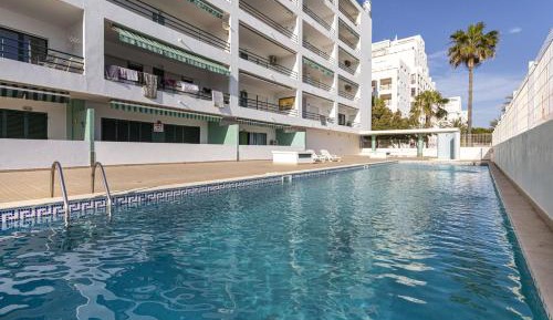 Apartment with Pool View 