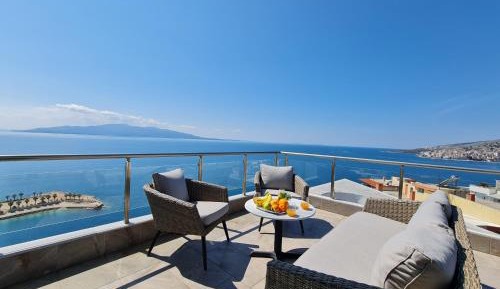 Penthouse Apartment with Sea View