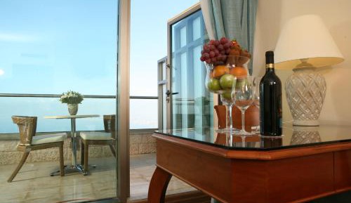 Premium Twin Room with Sofa Bed and Furnished Balcony - Bay View