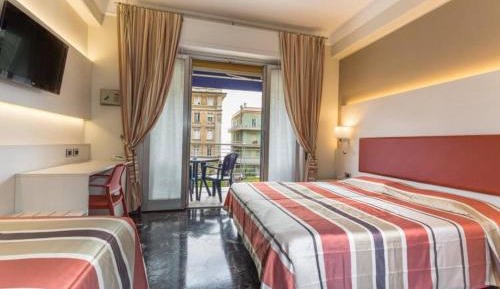 Quadruple Room with Balcony and Garden View