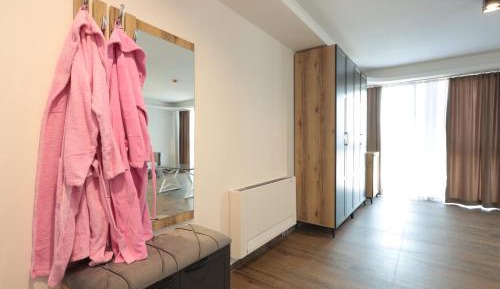 Deluxe Room (2 Adults + 1 Child)