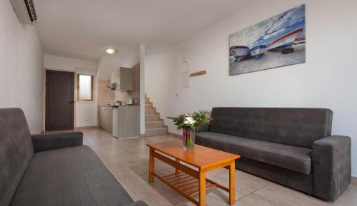 One-Bedroom Apartment with Inland View