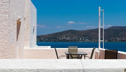 Family Room with Terrace and Sea View