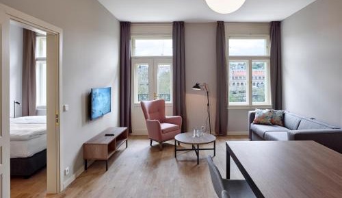 Deluxe Apartment