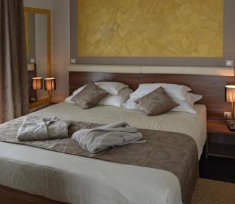 One-Bedroom Apartment with Terrace