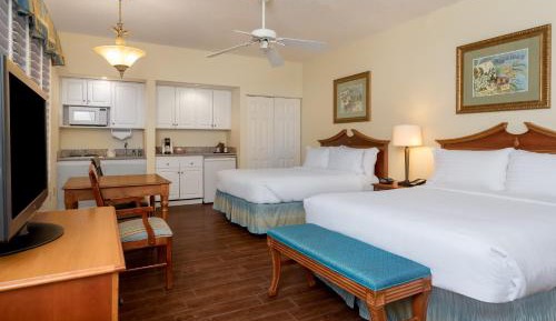 Queen Room with Two Queen Beds and Mobility Accessible Tub