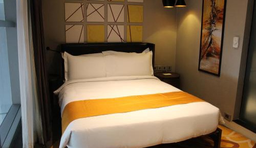 Queen Room - Accessible