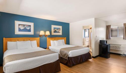 Queen Room with Two Queen Beds - Poolside