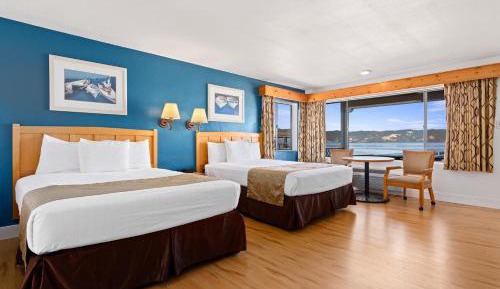 Queen Room with Two Queen Beds and Lake View