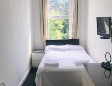 Budget Double Room with Shared Bathroom