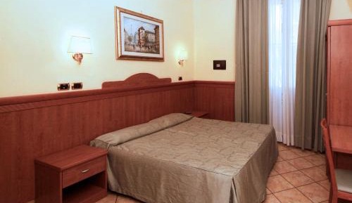 Large Quadruple Room 