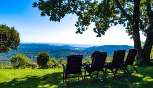 One-Bedroom Garden-Level Apartment with Patio and Panoramic Views