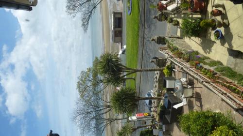 Deluxe Double Room with Side Sea View