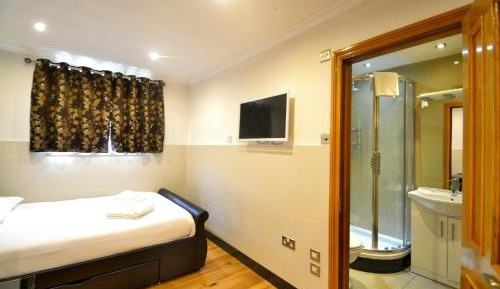 Studio (2 Adults)