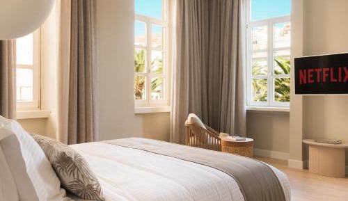 Deluxe Suite