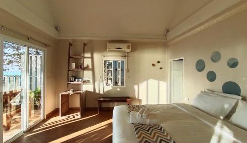 Bungalow - Water Front 