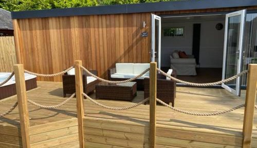 One-Bedroom Ground Floor Moddpod (Not Pet Friendly/Outdoor Hot tub) Chaffinch