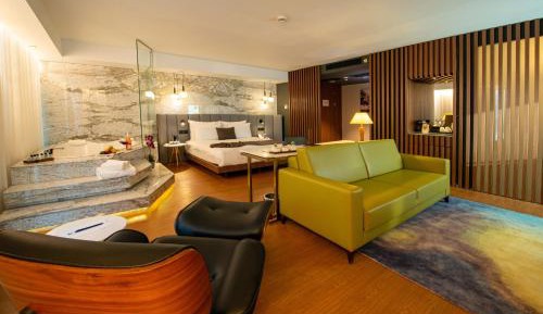 King Room with Spa Bath