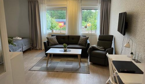 Family Room (2 Adults + 2 Children)