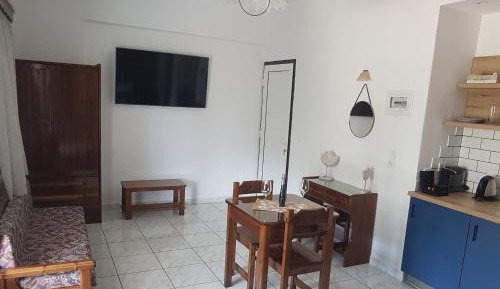 Deluxe Double Room with Side Sea View