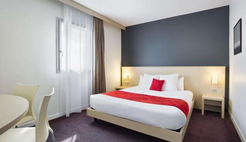Family Queen Room with Two Single Beds
