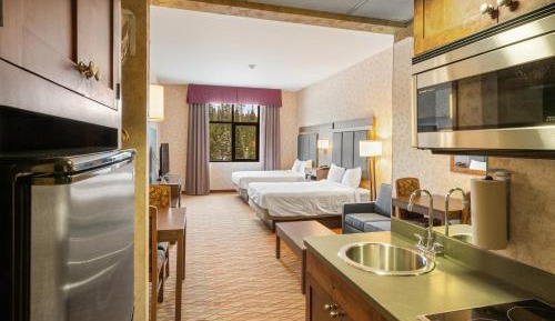Two Queen Beds - Mountain View with Kitchenette