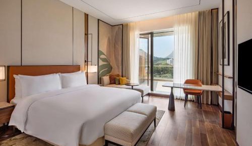 Deluxe Room with Balcony
