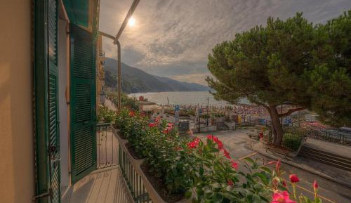 Deluxe Double Room with Balcony and Sea View