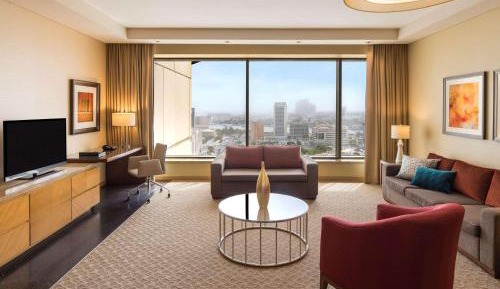 Corner Suite city and creek view 