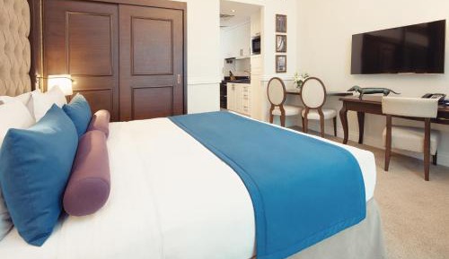 Deluxe Studio, Private Beach, Infinity Pool, Lazy River & Kids Club Access