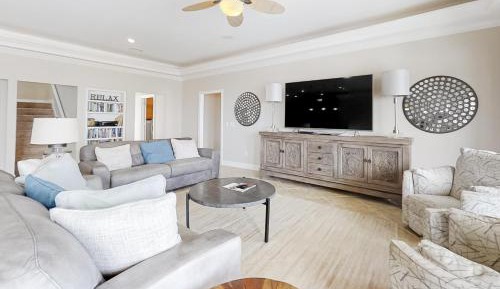 Six Bedroom Holiday Home