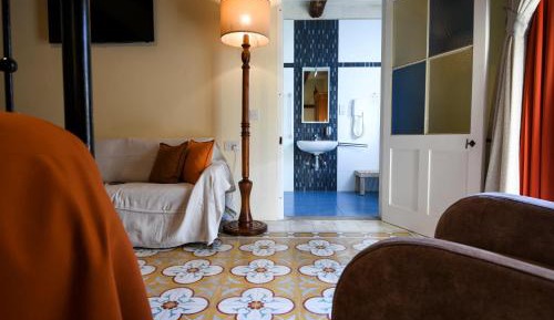 Superior Double or Twin Room with Partial Sea View