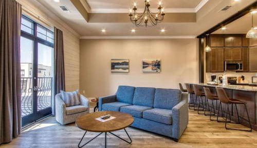 Efficiency Suite with One Queen Bed and Two Single Beds - Accessible/Non-Smoking