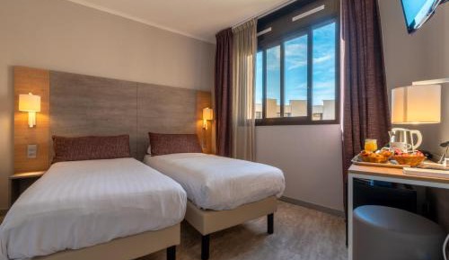 Standard Twin Room with inside yard view