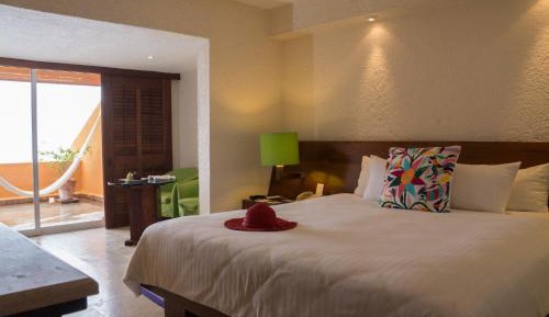 Deluxe Grand King Room